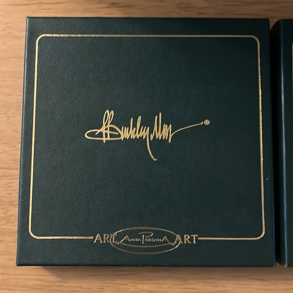 P. Buckley Moss ornamental art with display easel set of 2 - Picture 10 of 14